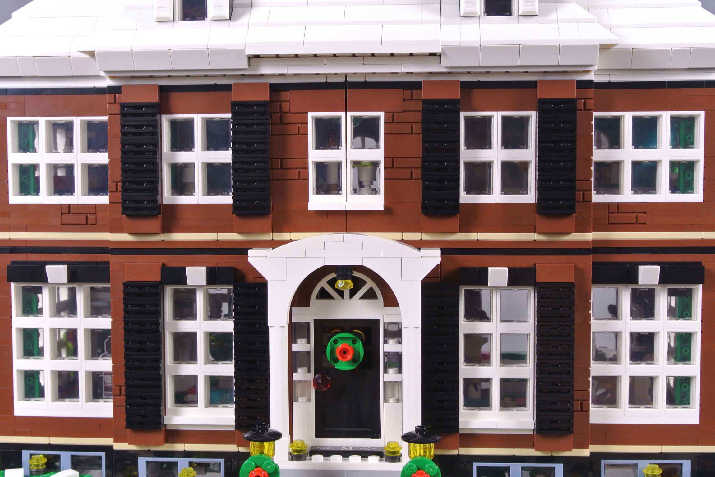 LEGO 21330 Home Alone Review Brickset   65136 Alone 24 